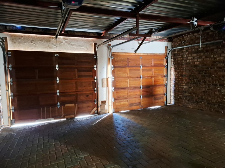 5 Bedroom Property for Sale in Wilgehof Free State